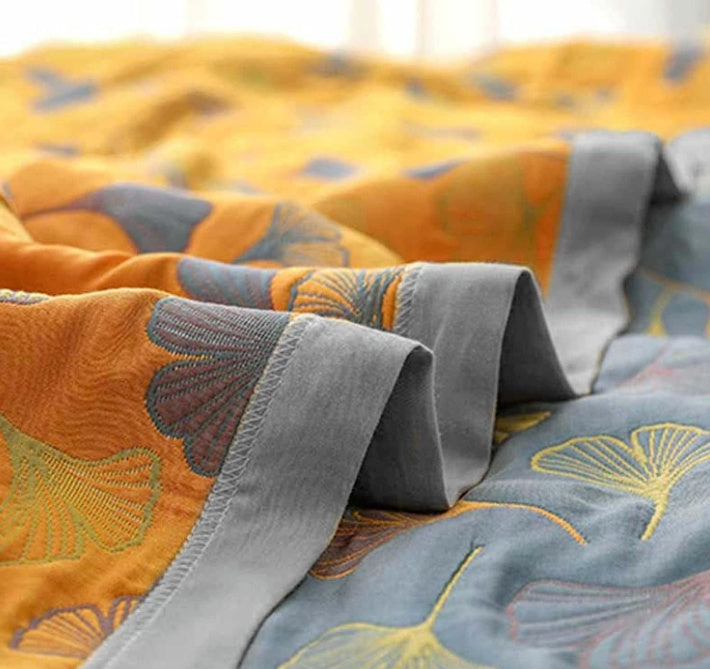 Ginkgo Bladeren Plaid – Omkeerbaar Gewatteerd Decoratiedeken met Botanisch Bladerprint in Geel en Blauw voor Bank, Bed of Picknick | Sansoti