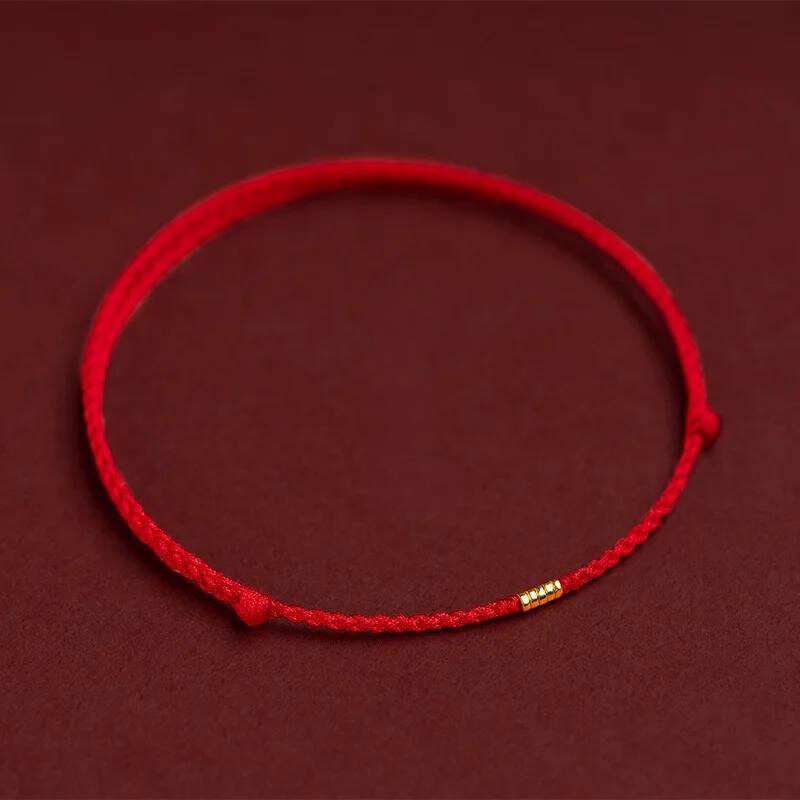 Gevlochten Kralenarmband met Beschermingsbedel – Rood Touw met Gouden Accenten – Verstelbaar Geluksarmbandje | Sansoti