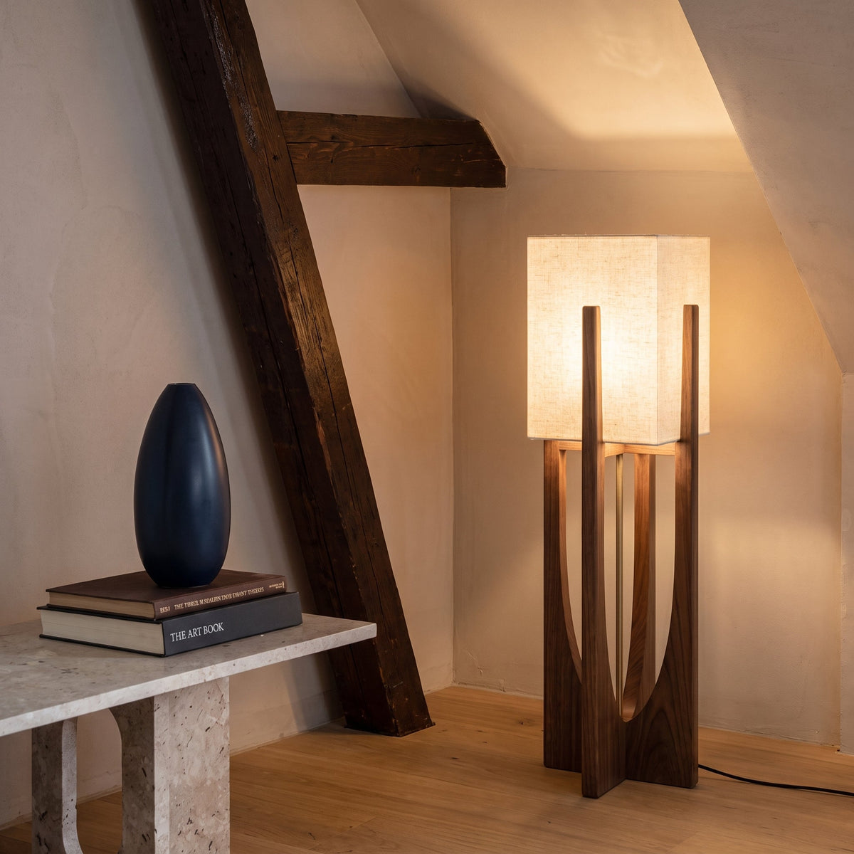 Japanische Stehleuchte aus Naturholz E27 LED dimmbar für Wohnzimmer, Schlafzimmer und Leseecke, skandinavisches Design | Sansoti