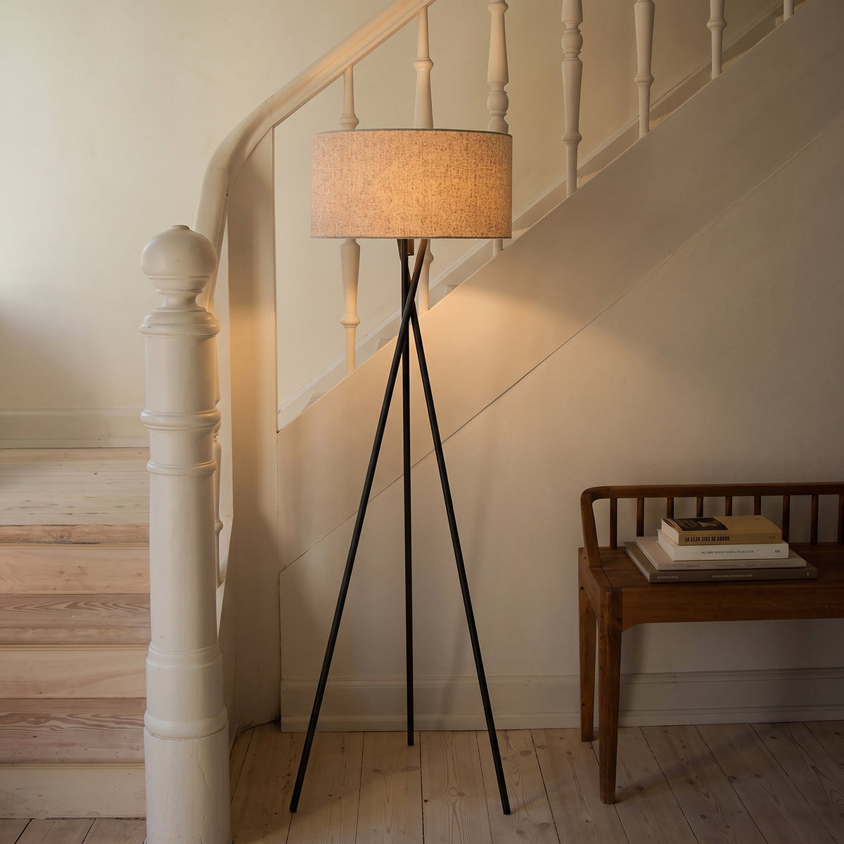 Lampa podłogowa z jedwabnym abażurem, 160 cm, ciepła biel 3000K, do salonu, sypialni i kącika do czytania, skandynawski design, nastrojowe oświetlenie | Sansoti