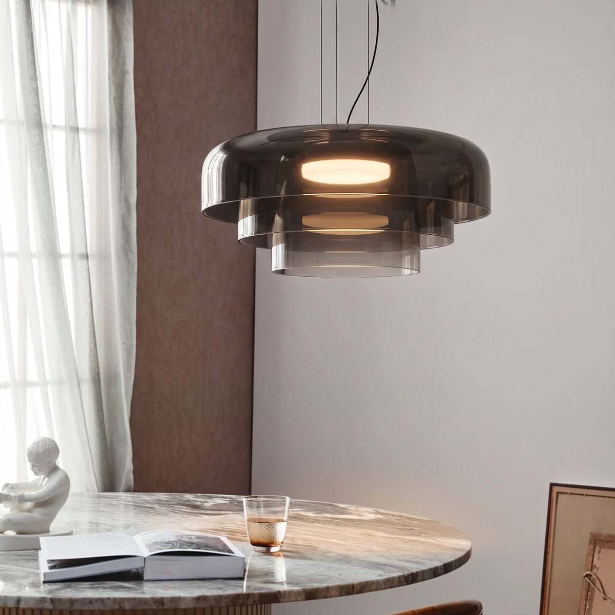 Suspension en verre soufflé à la main, design organique Ø42cm, lumière blanc chaud, salle à manger, îlot de cuisine, fabrication artisanale | Sansoti