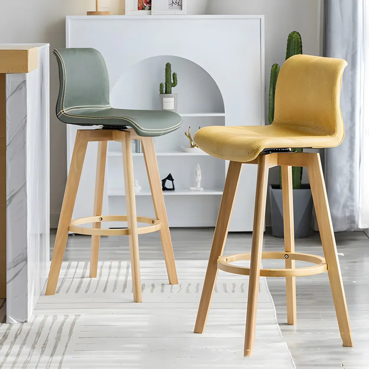 Tabouret de Bar Pivotant en Cuir avec Dossier et Pieds en Bois – Chaise de Bar Moderne Pivotante à 360° pour Îlot de Cuisine et Bar à Domicile | Restfield