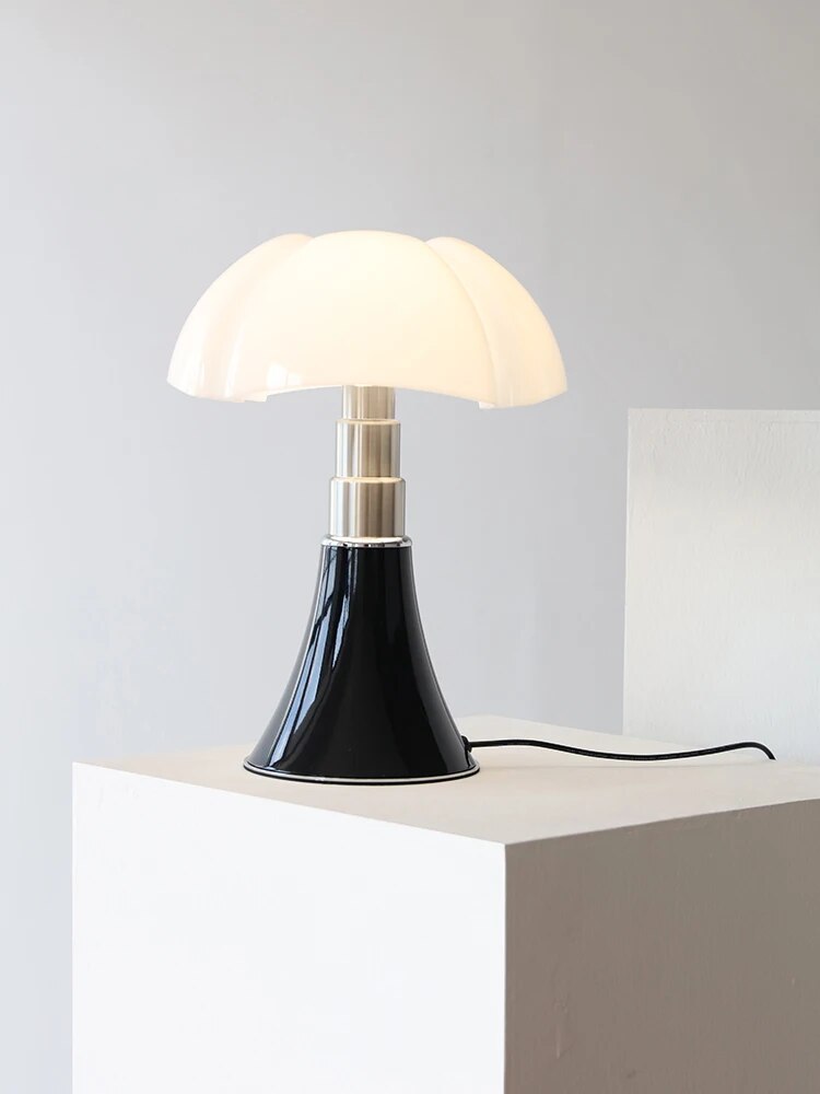 Tischlampe Blumenform – Moderne Designerlampe mit sanfter Stimmungsbeleuchtung | Restfield