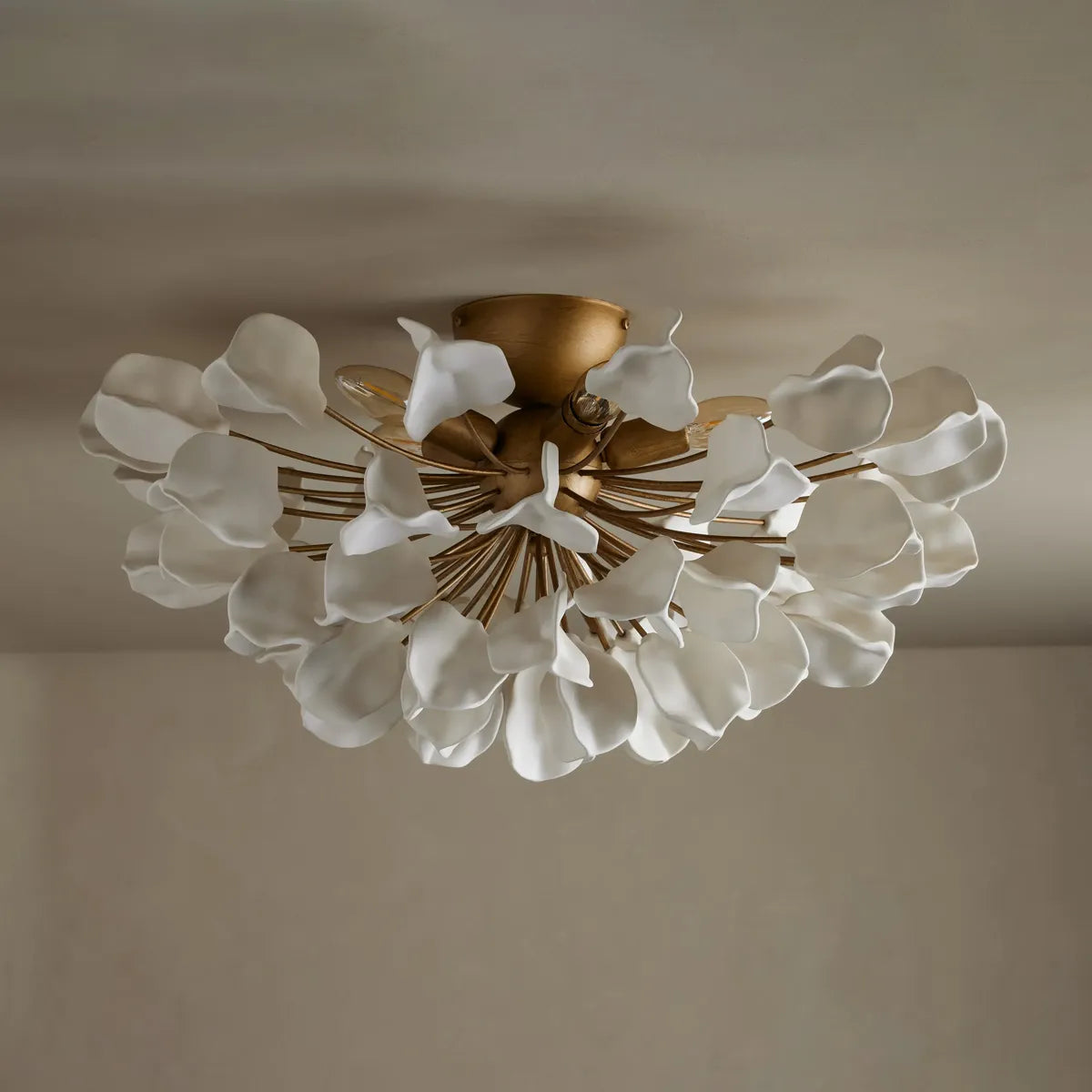 Plafonnier en céramique avec motif de feuilles, 60 cm, intensité variable, lumière blanc chaud, structure en fer, suspension moderne pour salle à manger | Sansoti