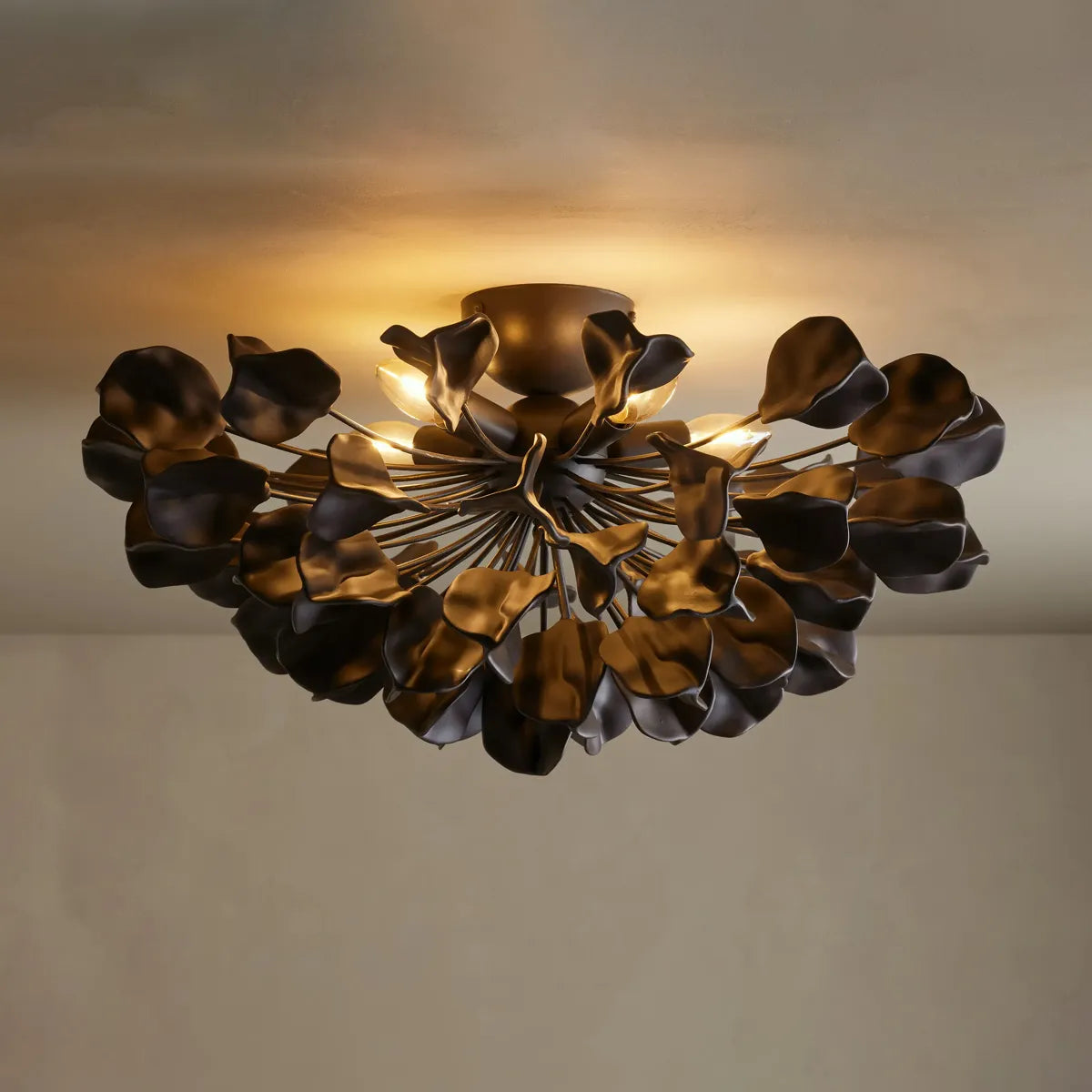 Plafonnier en céramique avec motif de feuilles, 60 cm, intensité variable, lumière blanc chaud, structure en fer, suspension moderne pour salle à manger | Sansoti