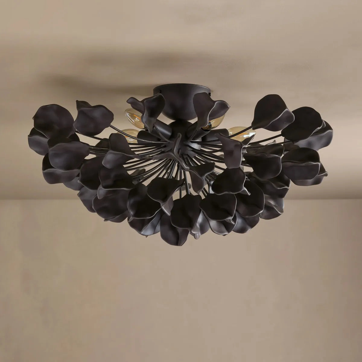 Plafonnier en céramique avec motif de feuilles, 60 cm, intensité variable, lumière blanc chaud, structure en fer, suspension moderne pour salle à manger | Sansoti