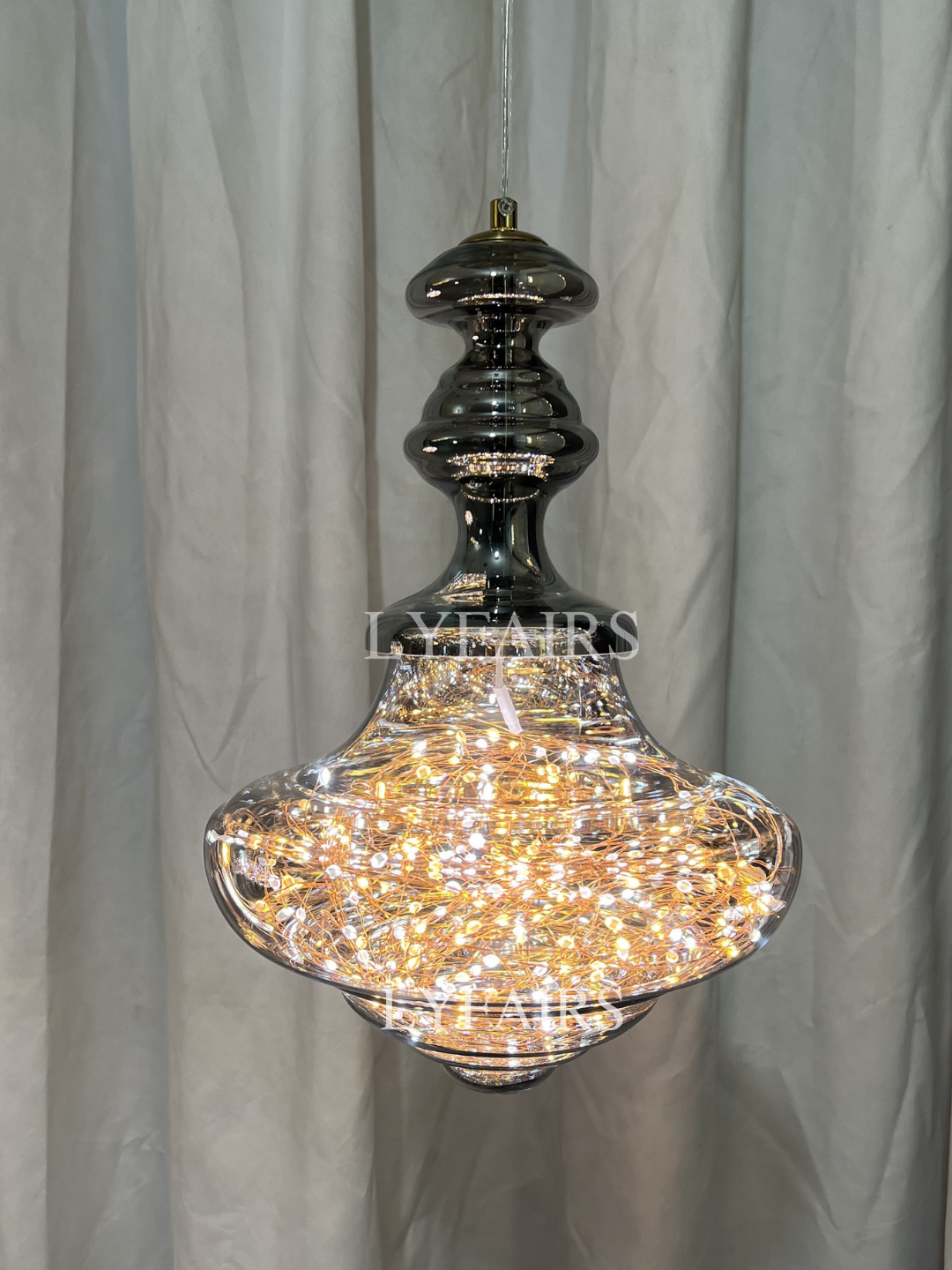 Grijze glazen hanglamp met sterrenhemel-effect voor eetkamer, bar of keukeneiland | Sansoti
