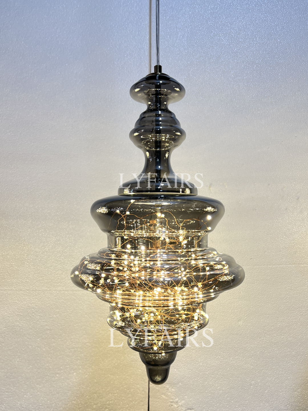 Grijze glazen hanglamp met sterrenhemel-effect voor eetkamer, bar of keukeneiland | Sansoti
