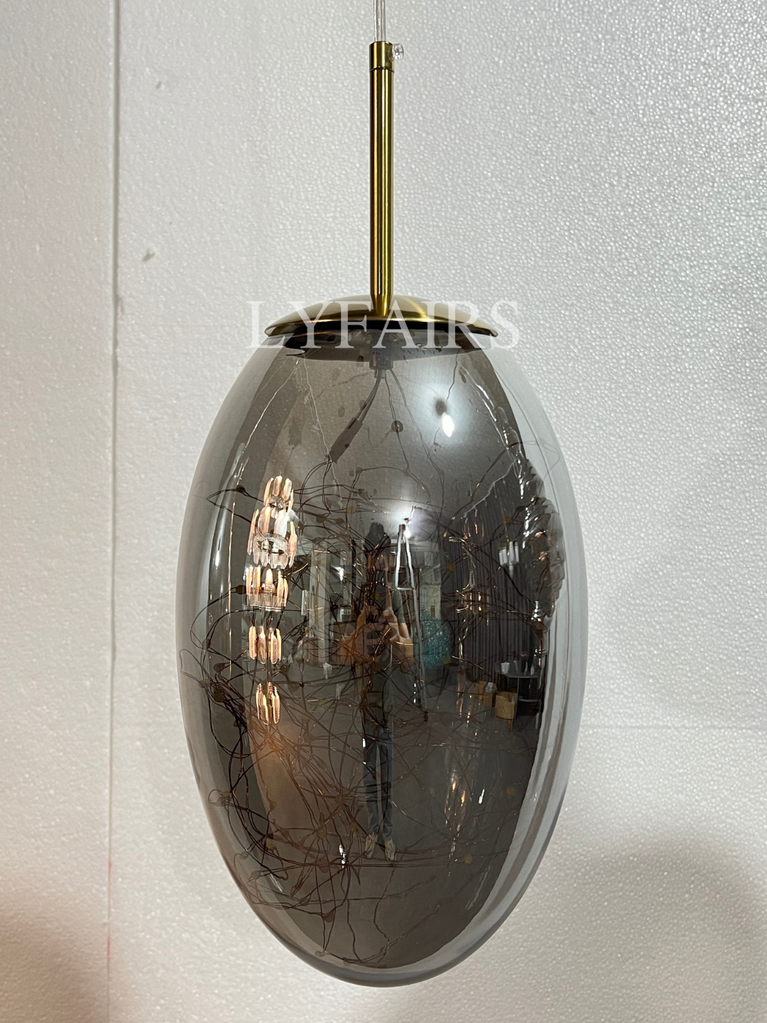 Grijze glazen hanglamp met sterrenhemel-effect voor eetkamer, bar of keukeneiland | Sansoti