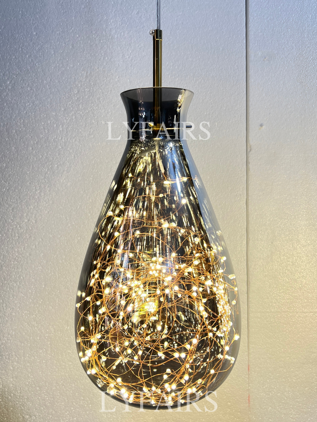 Grijze glazen hanglamp met sterrenhemel-effect voor eetkamer, bar of keukeneiland | Sansoti
