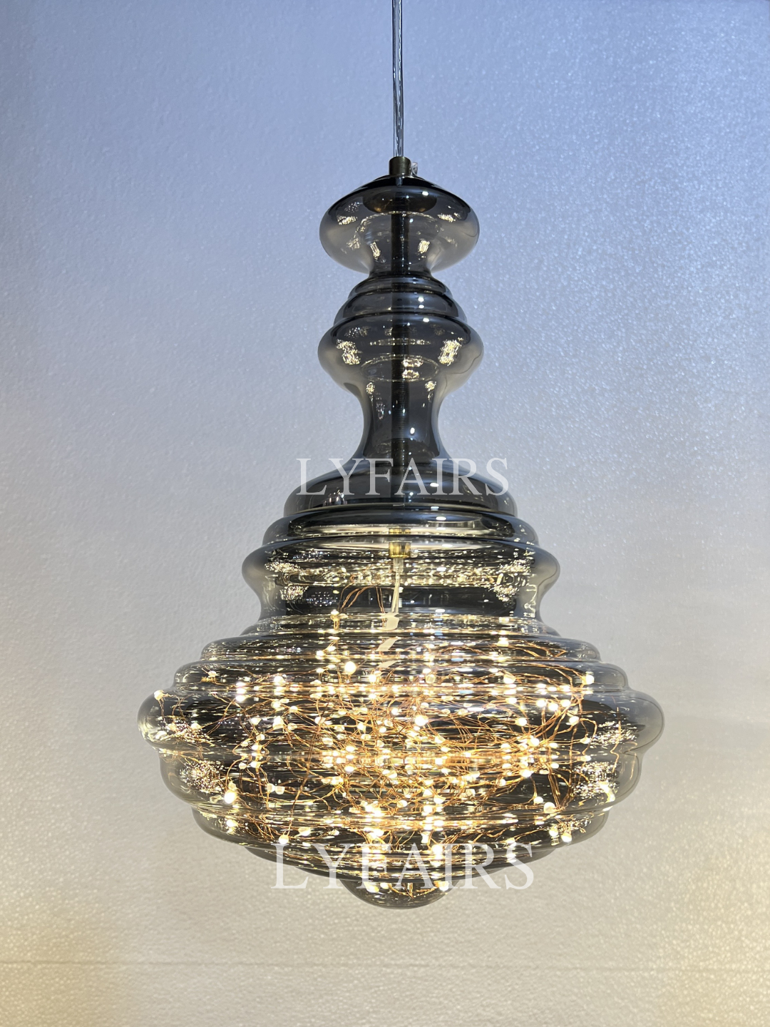 Grijze glazen hanglamp met sterrenhemel-effect voor eetkamer, bar of keukeneiland | Sansoti