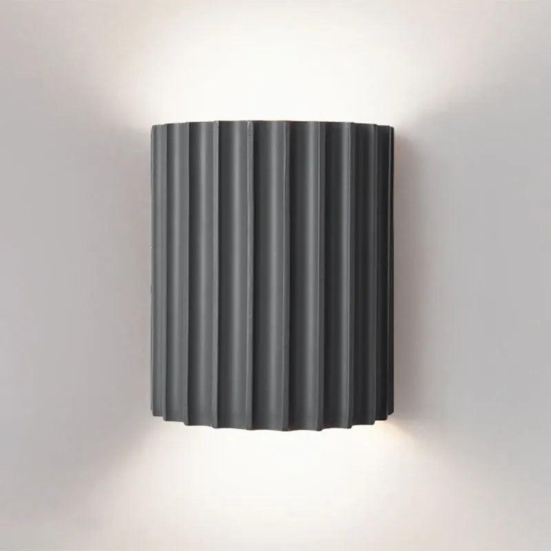 Okrągła lampa ścienna LED z możliwością przyciemniania, żywica, dekoracja ścienna, akcent kolorystyczny, nastrojowe światło, kącik do czytania, korytarz, sypialnia, salon | Sansoti