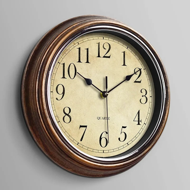 Klassische Wanduhr aus Holz 30 cm mit leisem Uhrwerk | Restfield