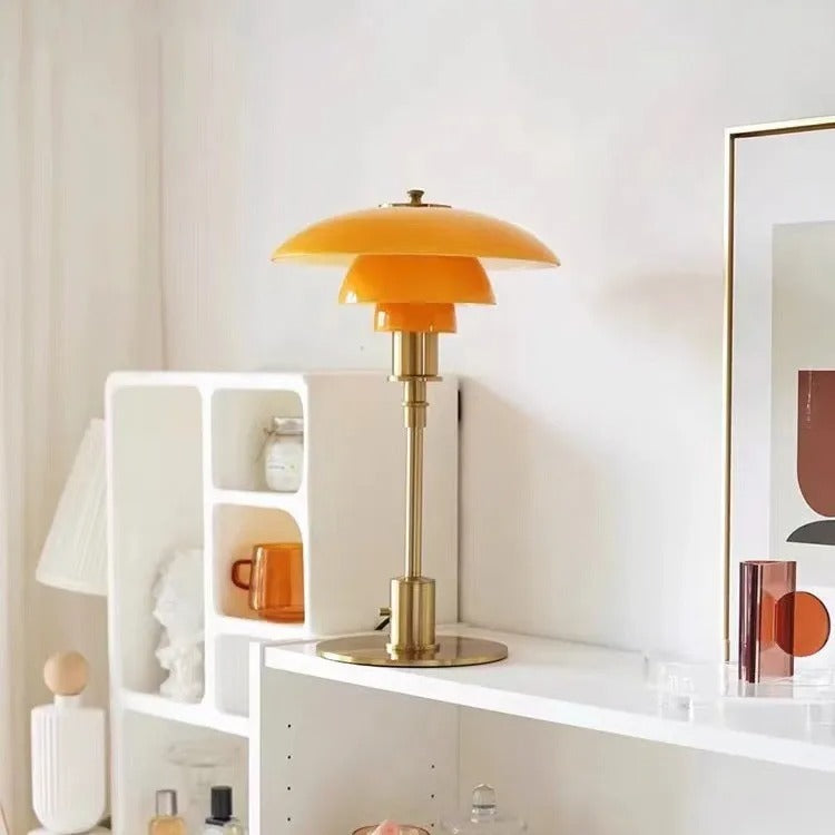 Skandinavische Glas-Tischleuchte mit warmem Licht und minimalistischem Design | Restfield