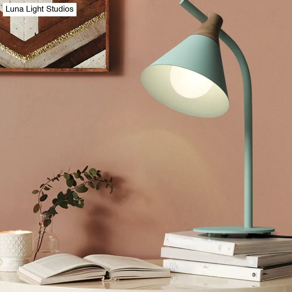Verstelbare Tafellamp met Conische Kap Metaal Slaapkamer Nachtkastje Leeslamp Flexibele Arm Modern Design | Sansoti