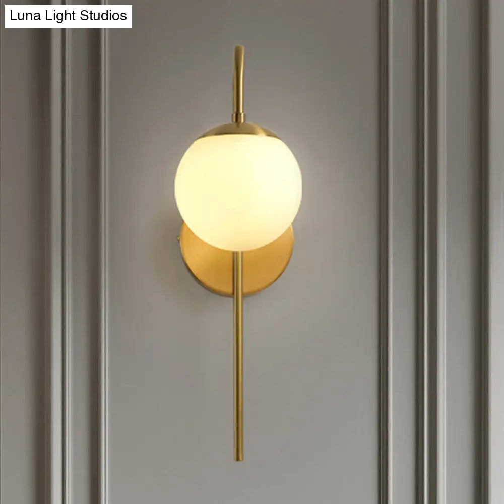 Wandlamp Bol Matglas met Gouden Zwanenhals - Moderne Wandverlichting voor Slaapkamer Hal en Woonkamer | Sansoti