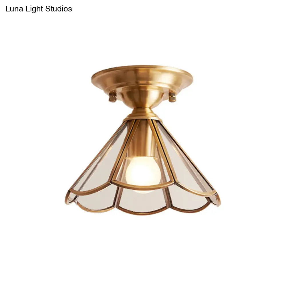 Minimalistisch Messing Plafondlamp met Geschulpte Metalen Kap – Compacte Halfsemi Plafondverlichting voor Hal en Slaapkamer | Sansoti