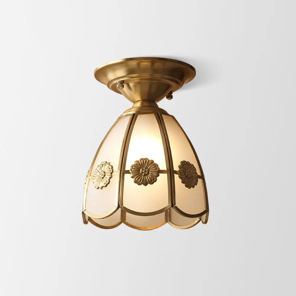 Minimalistisch Messing Plafondlamp met Geschulpte Metalen Kap – Compacte Halfsemi Plafondverlichting voor Hal en Slaapkamer | Sansoti
