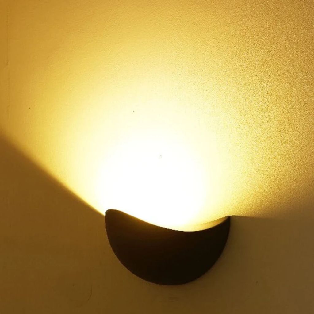 Halbrunde LED-Wandleuchte aus Aluminium, 20 cm, warmweißes bis neutralweißes Licht für Schlafzimmer, Wohnzimmer und Flur, wasserdicht nach IP65 | Sansoti