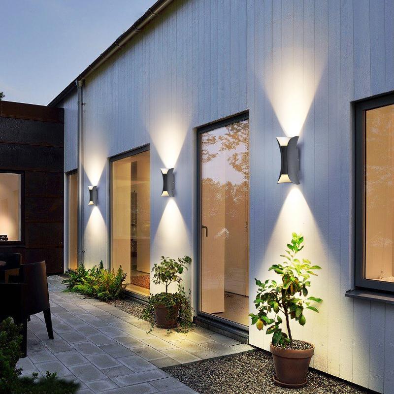 Moderne Up Down Buiten Wandlamp Met IP54 Bescherming En Aluminium Behuizing | Sansoti