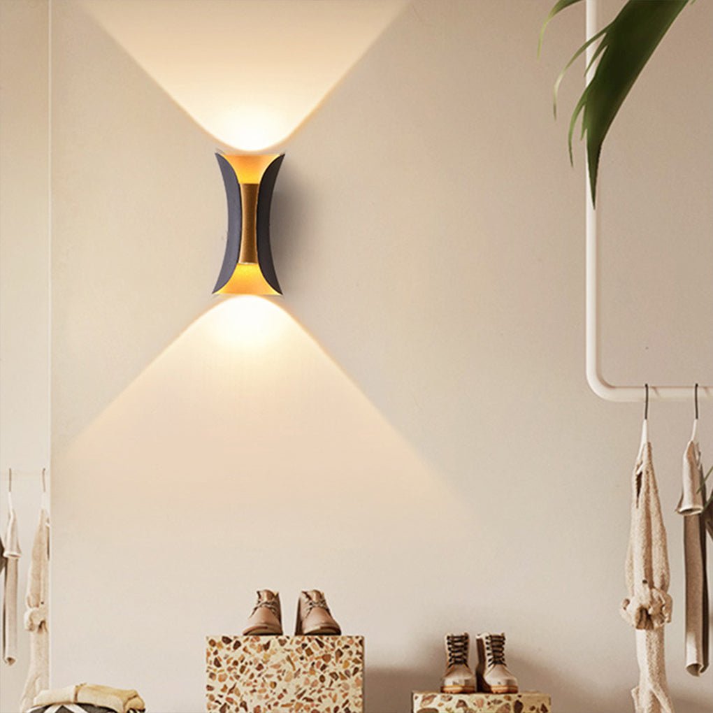 Moderne Up Down Buiten Wandlamp Met IP54 Bescherming En Aluminium Behuizing | Sansoti