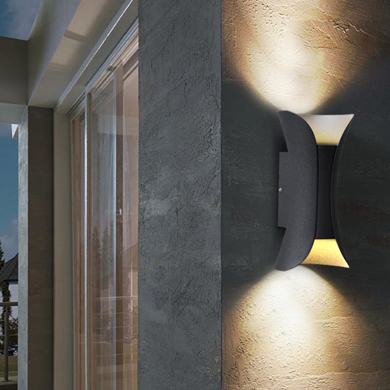 Moderne Up Down Buiten Wandlamp Met IP54 Bescherming En Aluminium Behuizing | Sansoti