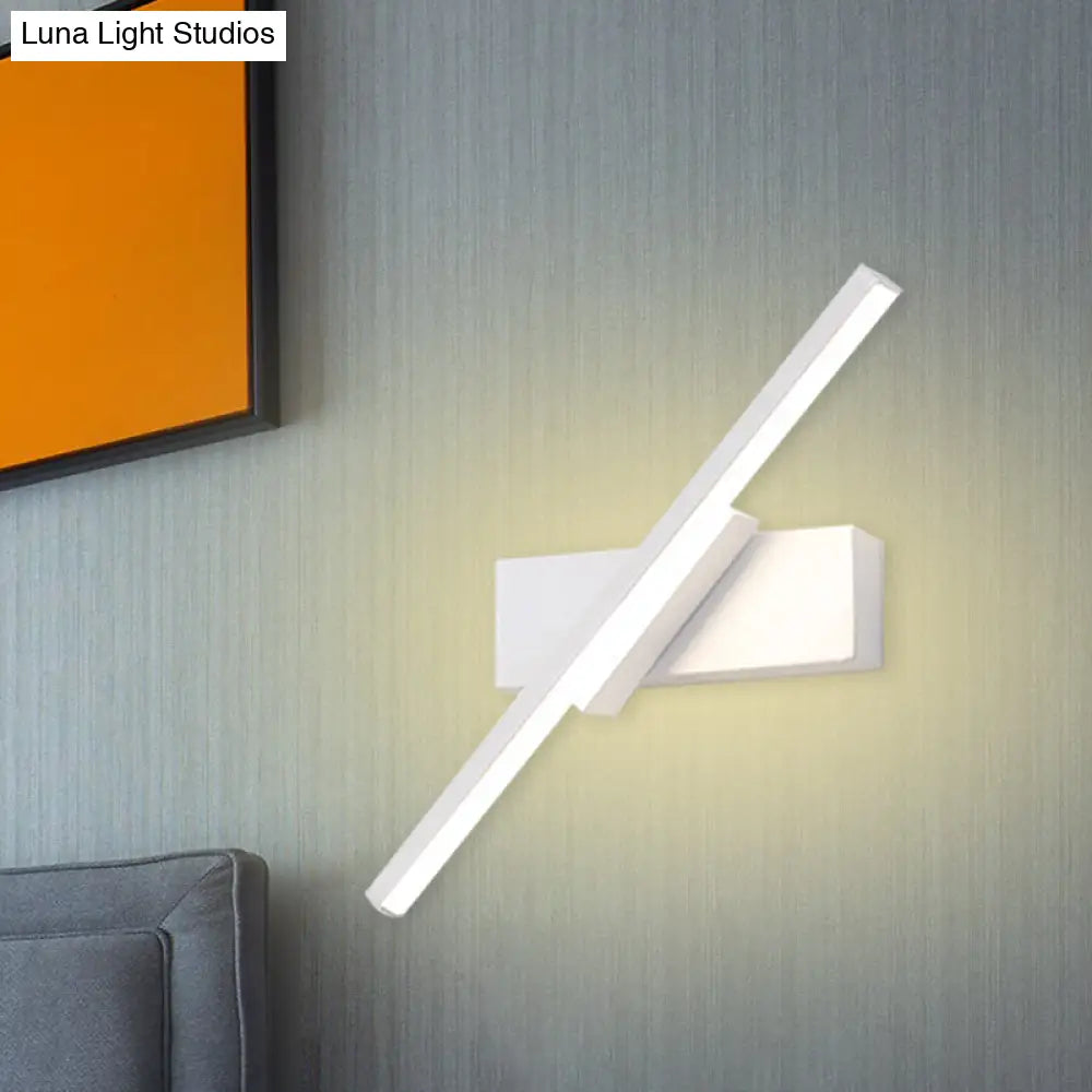 Lineare LED-Wandleuchte mit Acryl-Lichtstreifen für moderne Innenräume, Schwarz oder Weiß, stimmungsvolles Lichtdesign | Sansoti