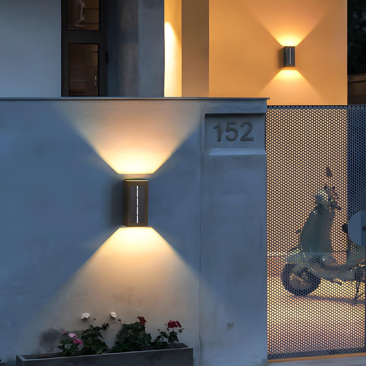 Solar Außenleuchte Up Down LED Aluminium Schwarz Garten Haustür Veranda IP65 Wandleuchte Solarenergie Oben Unten Beleuchtung Modern Minimalistisch | Restfield