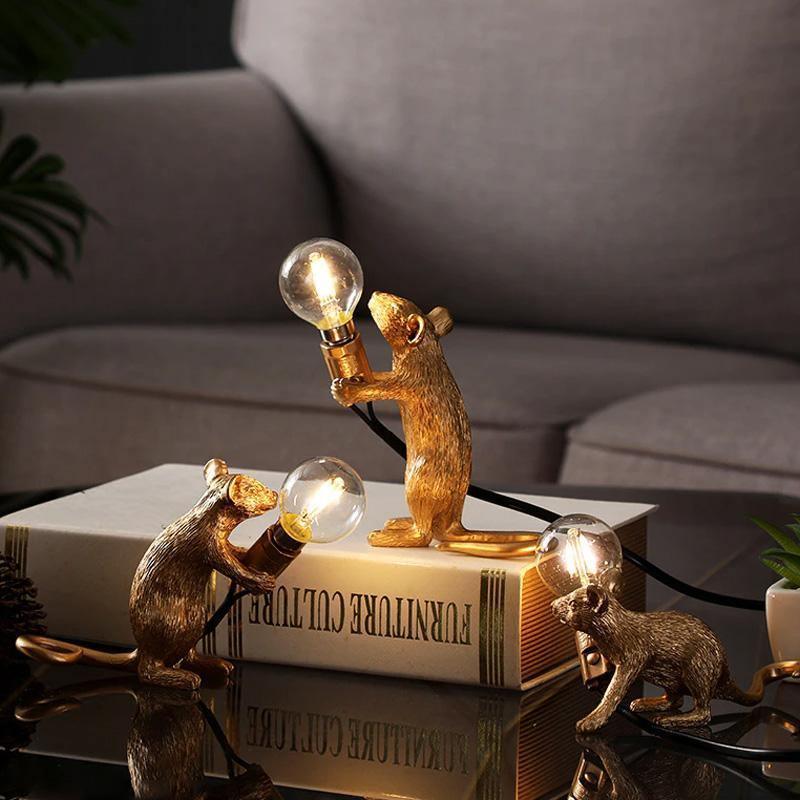 Tischlampe Maus mit LED-Beleuchtung, dekorative Skulptur aus Harz, Wohnzimmer, Schlafzimmer, Nachttisch, Gold-Weiß | Sansoti