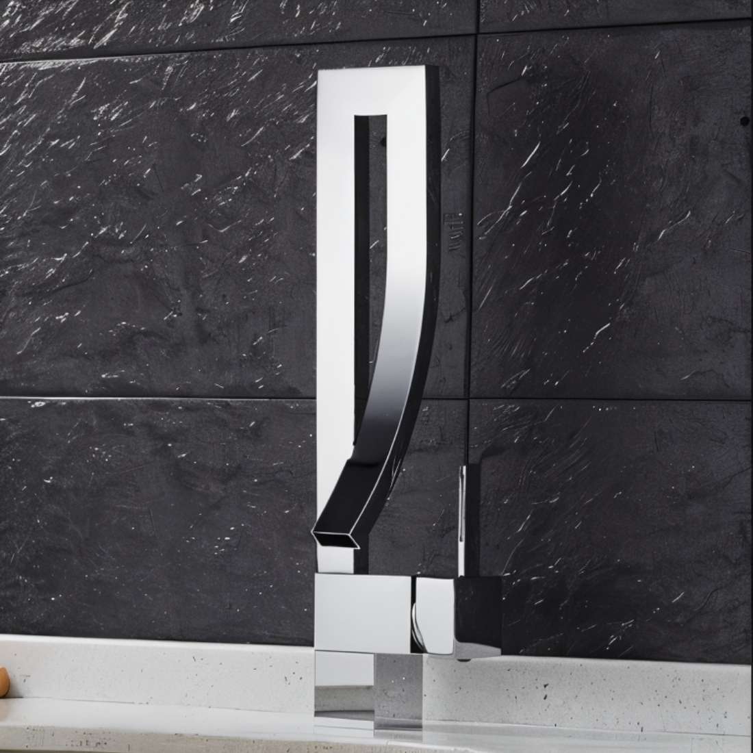 Moderne Design-Waschtischarmatur mit offenem Auslauf und geradliniger Geometrie | Restfield