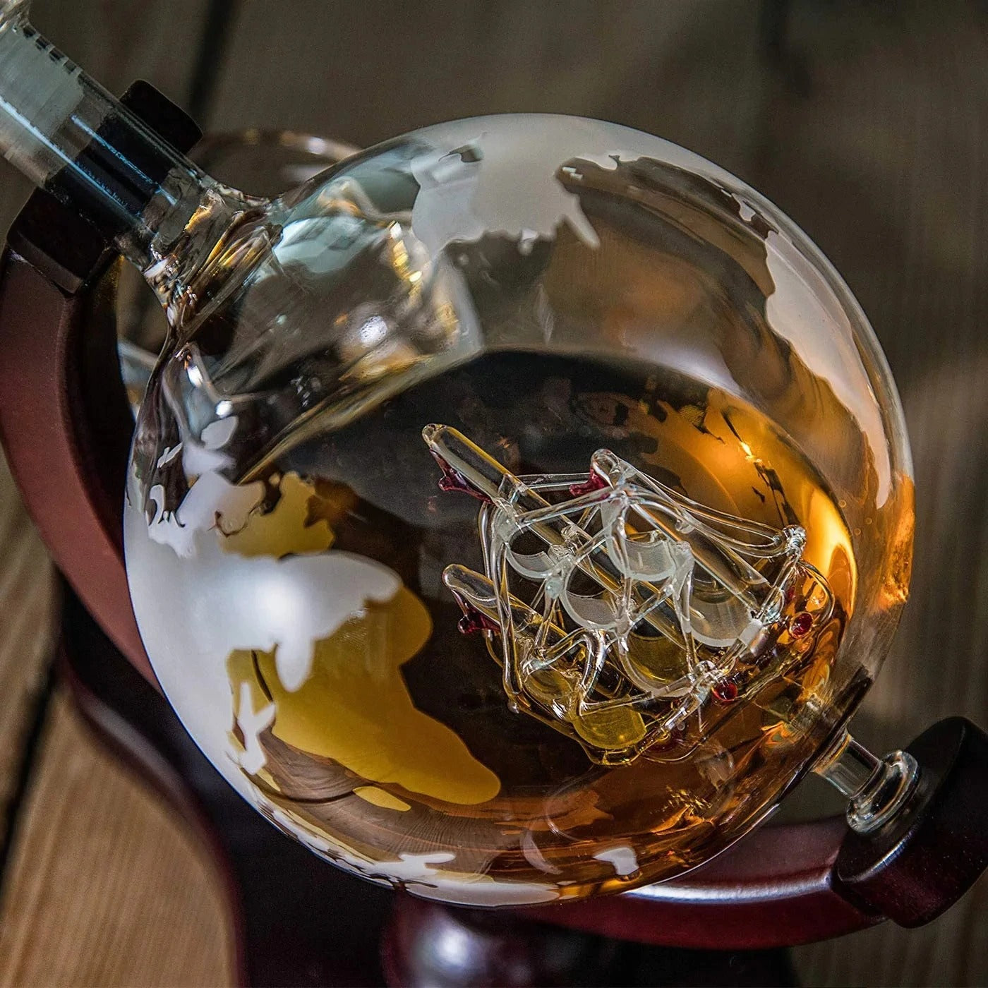 Glazen Wereldbol Karaf 250ml Goudkleurig met Zeilschip Whisky Decanteerkaraf Decoratief voor Woonkamer Kasten Dranken Opslag Geschenkidee voor Globetrotters Reizigers | Sansoti