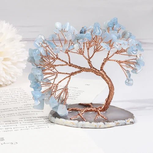 Decoratieve Edelsteen Boom Aquamarijn — Handgemaakte Mineraal Sculptuur met Koperdraad Takken en Natuurstenen Basis | Sansoti