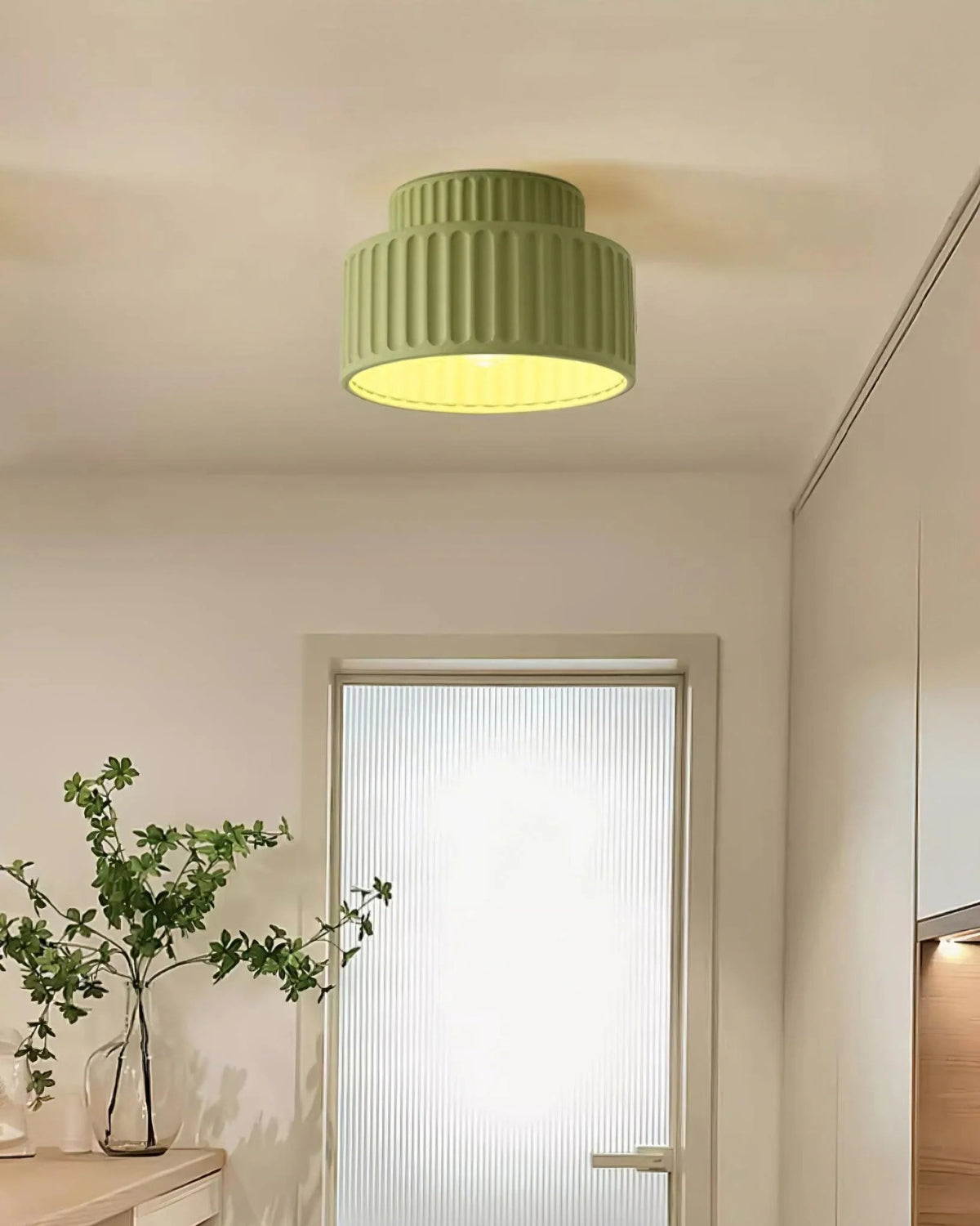 Geribde plafondlamp van hars met zachte sfeerverlichting | Sansoti