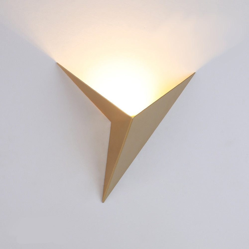 Geometrische Wandlamp Driehoek LED Dimbaar Nordic Design Zwart Wit Goud Verlichting Woonkamer Slaapkamer | Sansoti