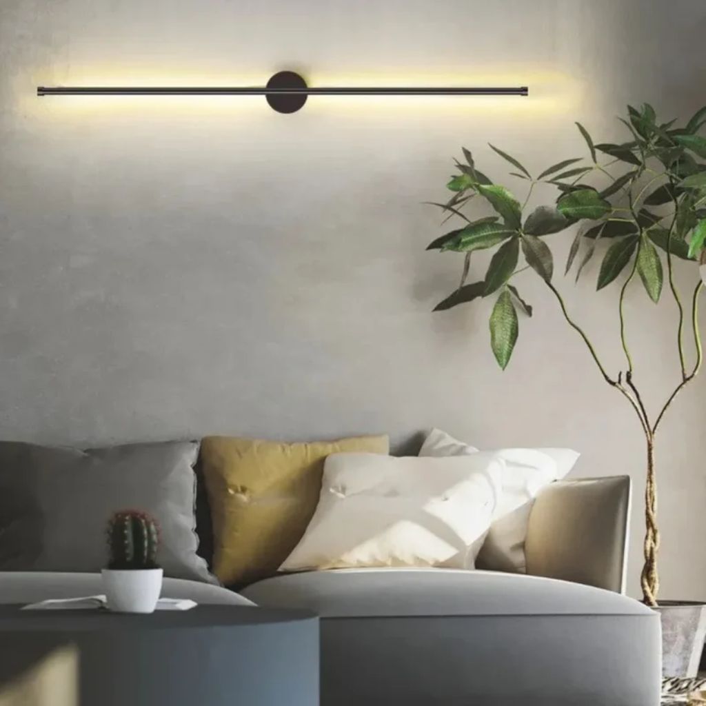 Liniowa lampa ścienna LED, czarna, z matowego aluminium, smukły nowoczesny design, nastrojowe oświetlenie do sypialni, salonu i przedpokoju | Sansoti