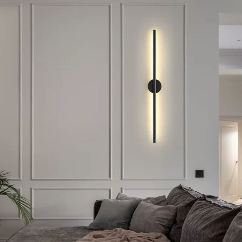 Liniowa lampa ścienna LED, czarna, z matowego aluminium, smukły nowoczesny design, nastrojowe oświetlenie do sypialni, salonu i przedpokoju | Sansoti