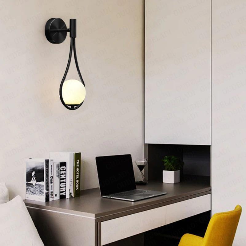 Moderne Scandinavische Wandlamp met Metalen Afwerking | Sansoti