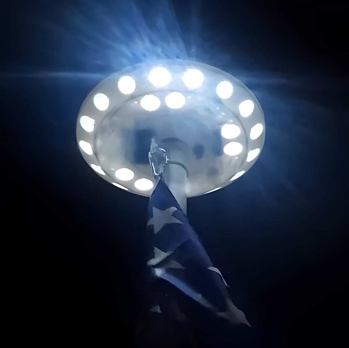 Solarbetriebene LED-Beleuchtung für die Mastspitze, 700 Lumen, weißes Licht, wasserdicht nach IP67, automatisch für den Garten | Sansoti
