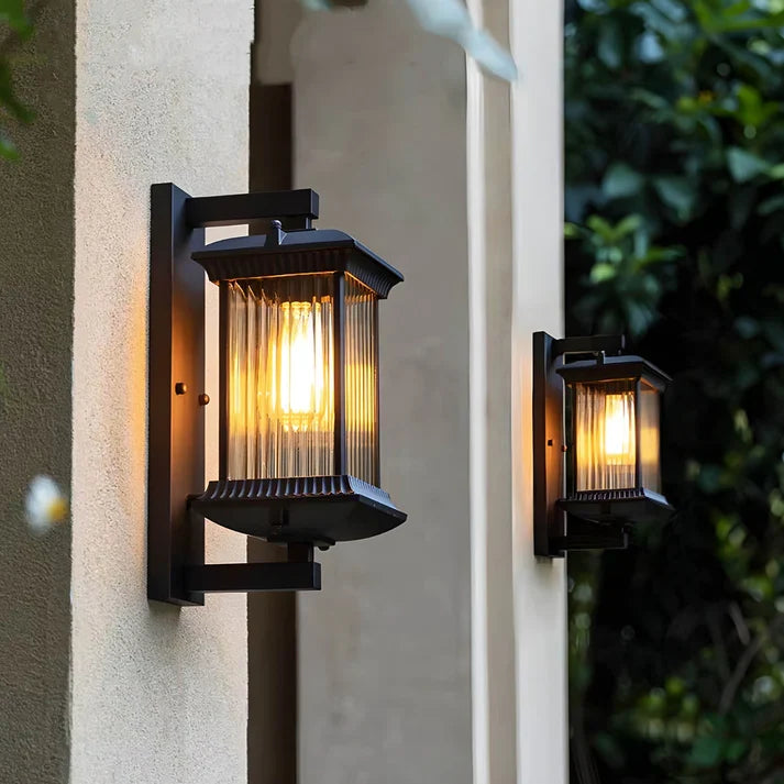 Klassische Außenwandleuchte mit geriffeltem Glas kaffeebraune Ausführung für Eingangsbereich, Terrasse, Garten, Veranda und Balkon | Sansoti