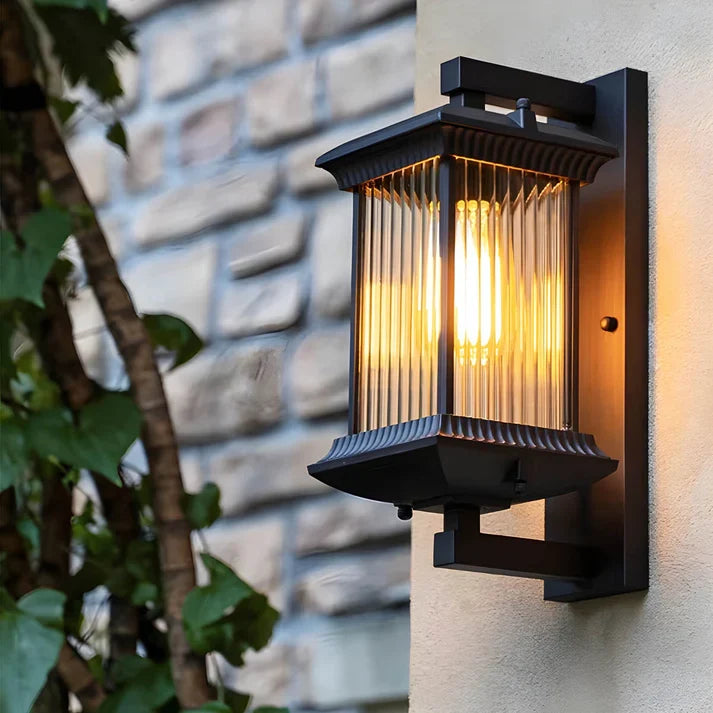 Klassische Außenwandleuchte mit geriffeltem Glas kaffeebraune Ausführung für Eingangsbereich, Terrasse, Garten, Veranda und Balkon | Sansoti