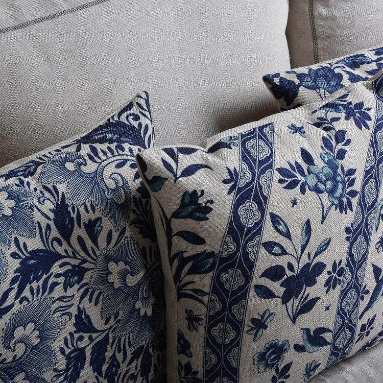Housse de coussin en porcelaine bleue avec motif chinois classique et aspect lin | Restfield
