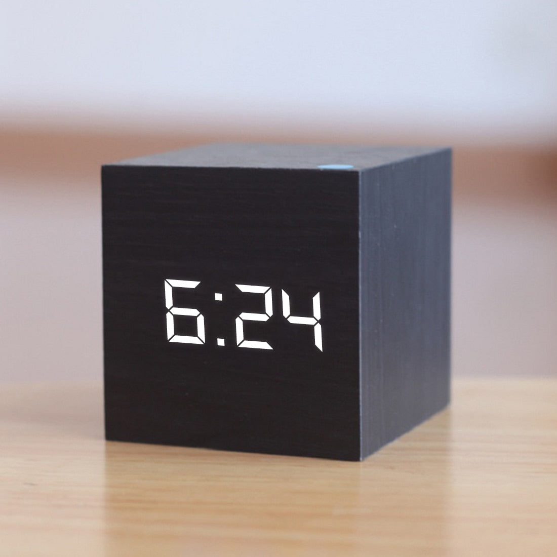 Réveil LED numérique – horloge carrée minimaliste avec mode nuit | Restfield
