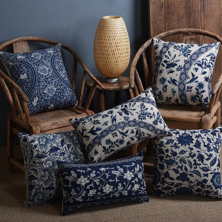Housse de coussin en porcelaine bleue avec motif chinois classique et aspect lin | Restfield