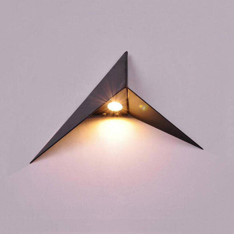 Applique murale Triangle LED 3W Métal Noir Salon Chambre Moderne Lampe murale Géométrique Lampe de bureau Décoration Intérieur | Restfield