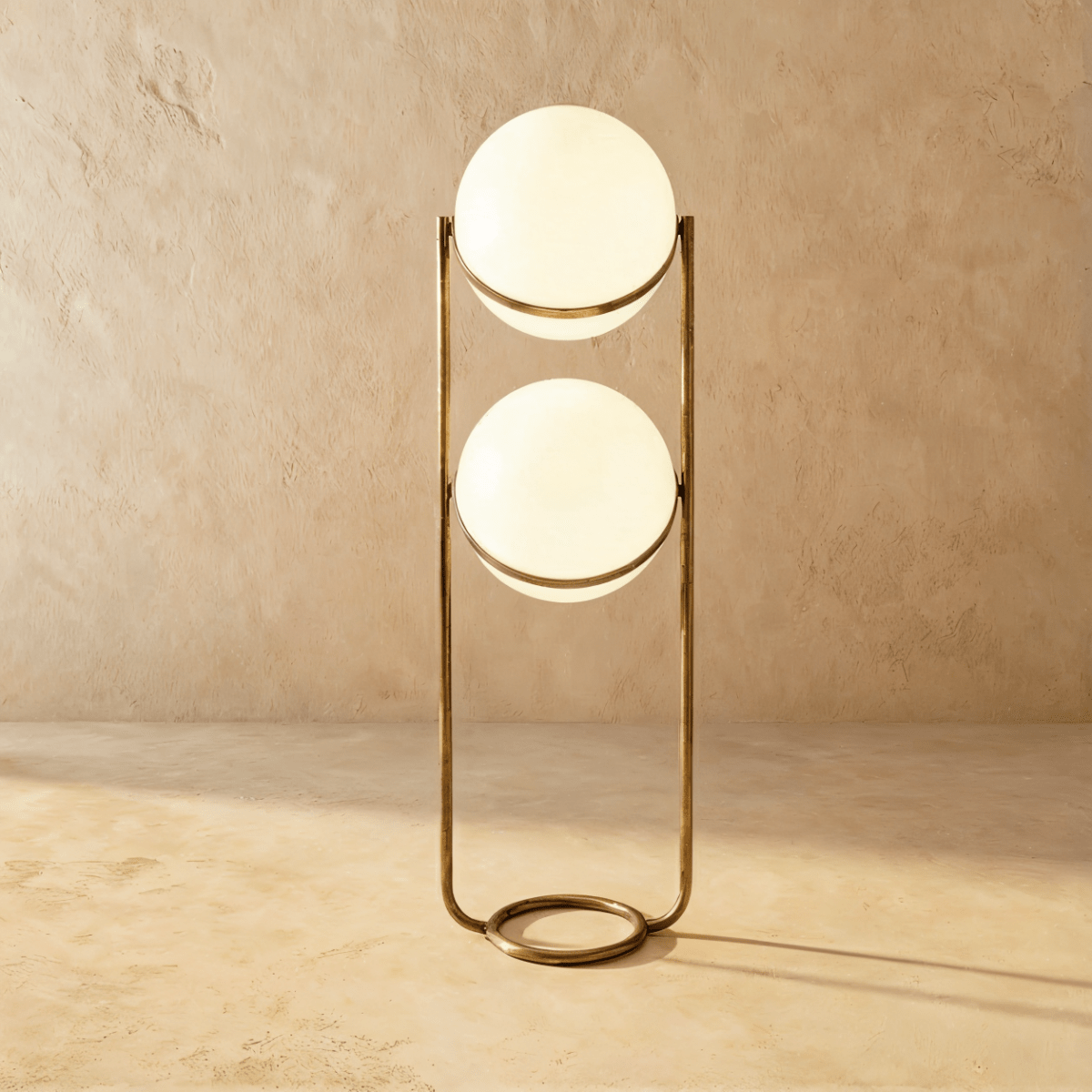 Rasu Minimalistische Stehlampe aus massivem Stahl mit stabilem Fuß | Restfield
