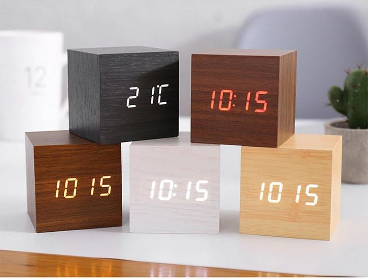 Digitaler Wecker in Würfelform in Holzoptik mit LED-Display, Geräuschaktivierung, Alarm, Temperaturanzeige und Timer für Schlafzimmer und Büro | Sansoti
