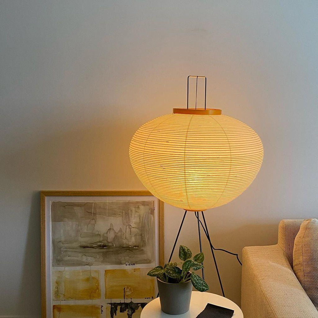 Lampadaire sculptural en papier de riz blanc chaud LED 3000K wabi-sabi fait main pour coin lecture et salon | Sansoti