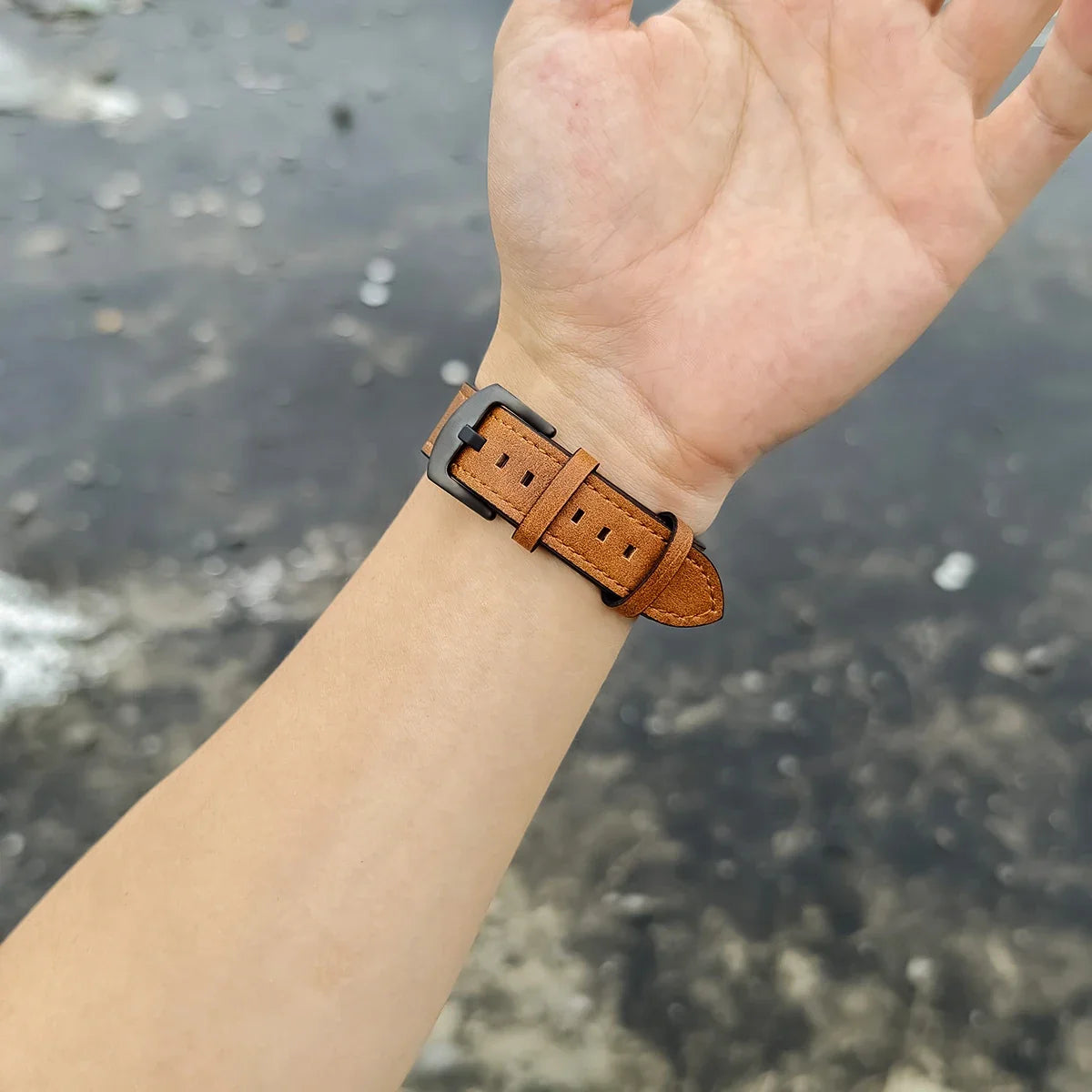 Braunes Lederarmband für Smartwatch mit Metallschnalle Verstellbares Atmungsaktives Armband für den täglichen Gebrauch | Sansoti