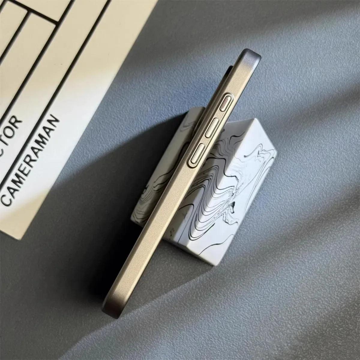 Ultraslanke Schokbestendige Telefoonhoes met Metalen Finish voor Optimale Bescherming | Sansoti