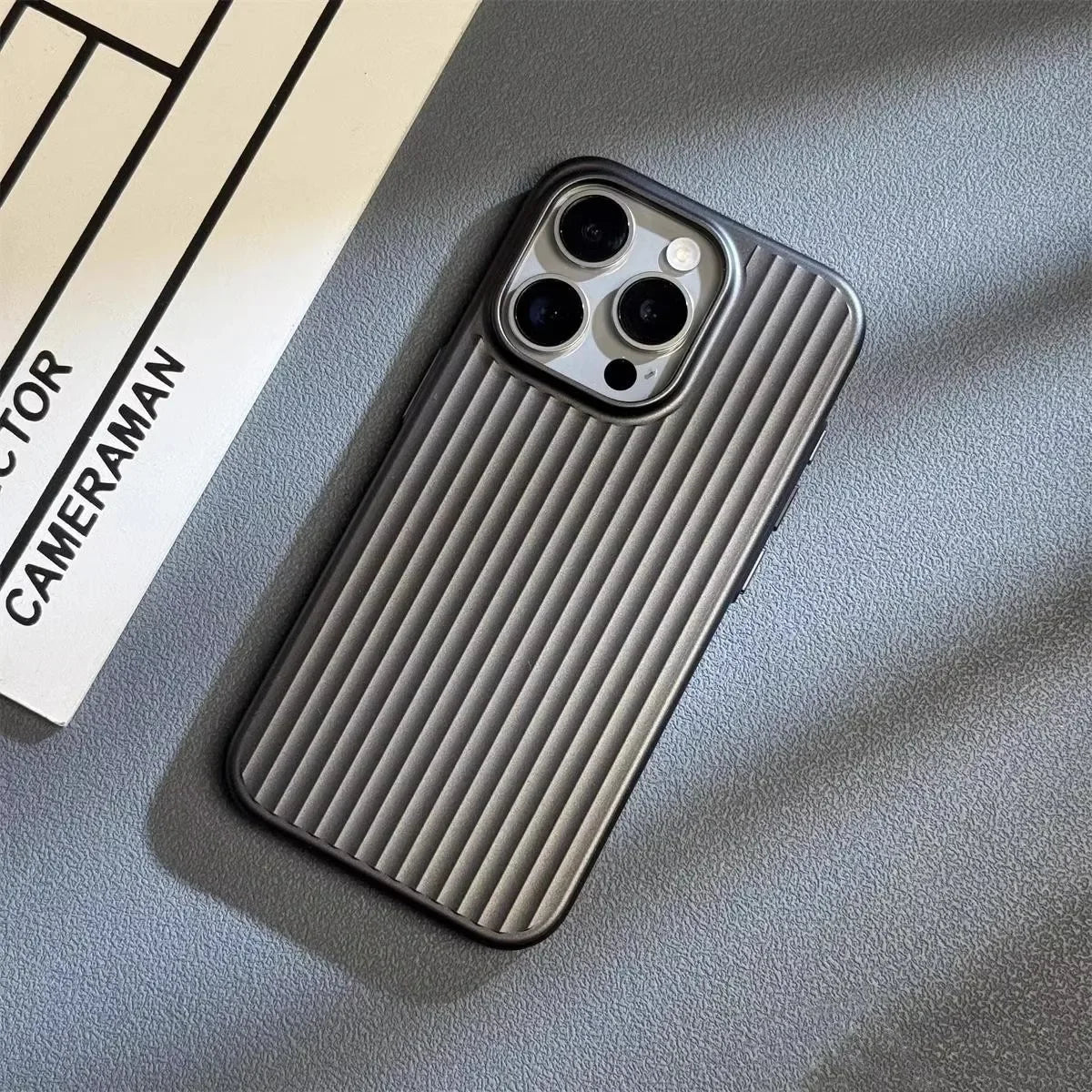 Ultraslanke Schokbestendige Telefoonhoes met Metalen Finish voor Optimale Bescherming | Sansoti